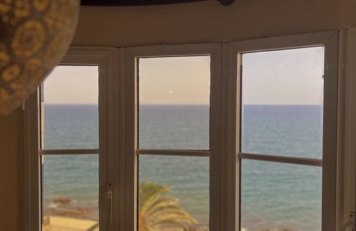 Playa del Aguila Apartment | Cozy Apartment Altamar 61 with Oceanfront Pool Access