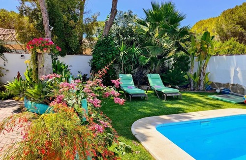 Chiclana de la Frontera Villa | Idyllic Villa Zahara: Private Pool & Oceanfront Escape