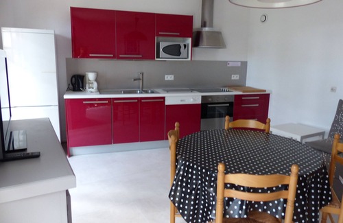 Saint-Georges-de-Didonne Apartment | Cozy Ground Floor Apartment with Sea View & Private Terrace