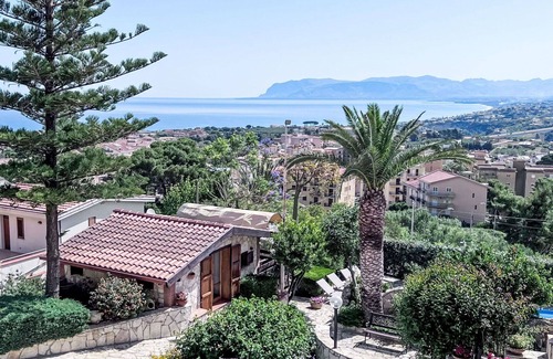 Castellammare del Golfo Apartment | Spacious Apartment for 7 with Pool, Ocean View & Balcony