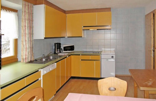 St. Valentin auf der Haide Apartment | Charming Apartment for 6 with Lake Views and Pet-Friendly Perks