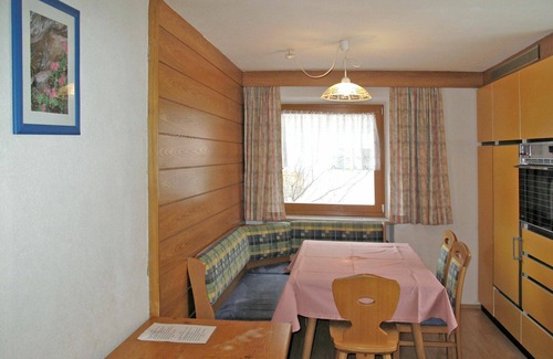St. Valentin auf der Haide Apartment | Charming Apartment for 6 with Lake Views and Pet-Friendly Perks
