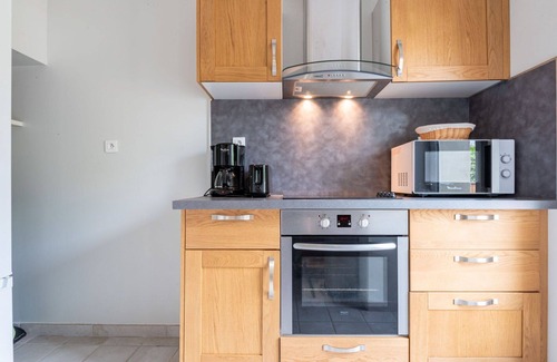 Commes House | Inviting Private Villa for 4 with Ocean View & Pet Friendly
