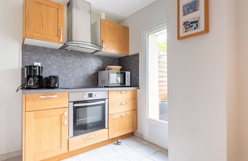 Commes House | Inviting Private Villa for 4 with Ocean View & Pet Friendly