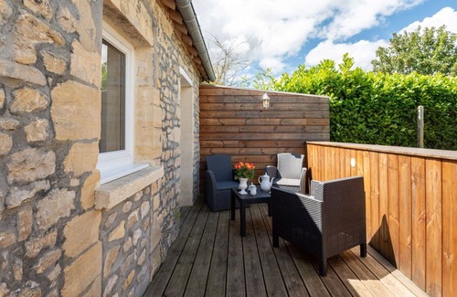 Commes House | Inviting Private Villa for 4 with Ocean View & Pet Friendly