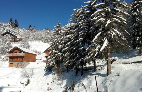 Saint-Jacques-des-Blats Apartment | Cozy Apartment for 8 Near the Piste - Guest Rated 9.2