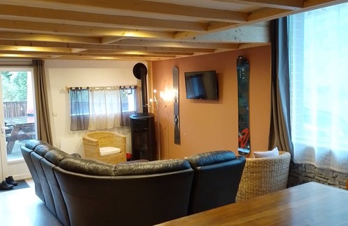Saint-Jacques-des-Blats Apartment | Cozy Apartment for 8 Near the Piste - Guest Rated 9.2