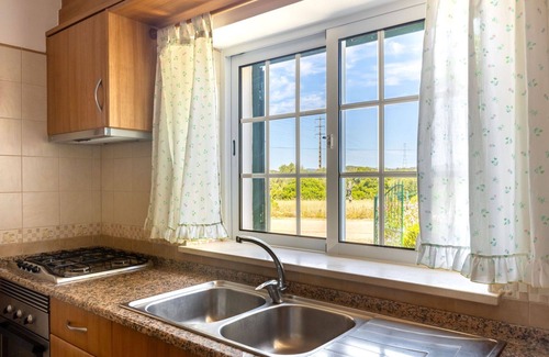 Murta House | Charming Oceanfront Villa with Private Pool and Free WIFI