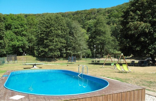 Ceska Metuje House | Inviting Villa with Pool, WiFi, and Panoramic Views