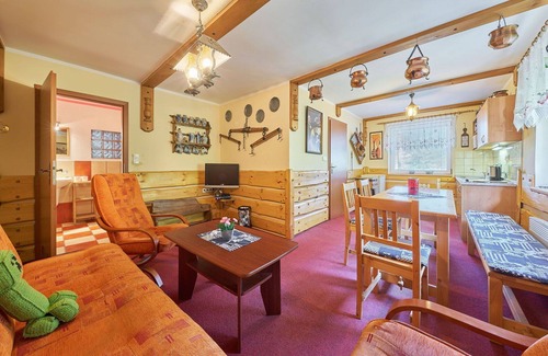 Starkov Villa | Inviting Villa Apartment for 6 with Pool and Pet-Friendly Amenities