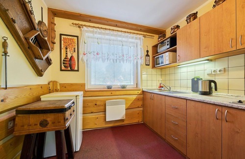 Starkov Villa | Inviting Villa Apartment for 6 with Pool and Pet-Friendly Amenities
