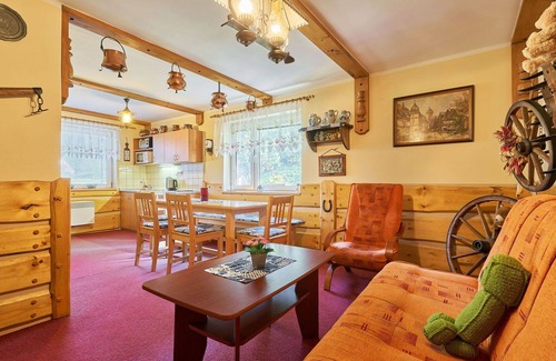 Starkov Villa | Inviting Villa Apartment for 6 with Pool and Pet-Friendly Amenities