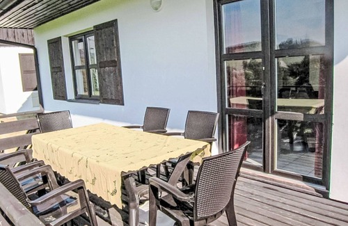Starkov House | Beautiful private villa with WIFI, pool, TV, patio, pets allowed, panoramic view and parking