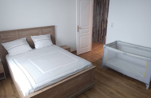 Port-en-Bessin-Huppain Apartment | Family-Friendly Apartment in Private Courtyard - 10/10 Rated