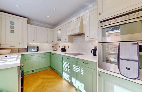 Speldhurst House | Beautifully Restored 3 bed Semi Detached Victorian House With Garden