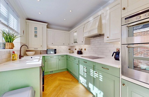 Speldhurst House | Beautifully Restored 3 bed Semi Detached Victorian House With Garden