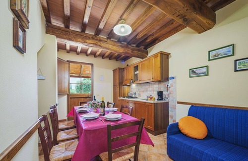 Orentano Apartment | Spacious Apartment for 7 with Pool, A/C, and Free WiFi