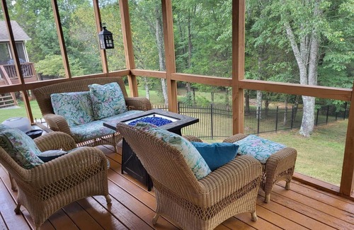 Ashley Oaks House | Pet-Friendly Retreat with Hot Tub & Perfect 10 Reviews