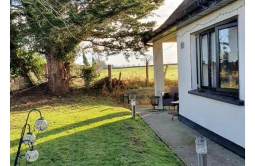 Athy Apartment | Pet-Friendly 1-Bed Apartment with Hot Tub in Kilkea