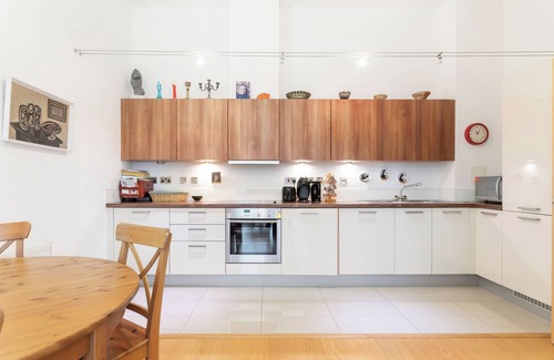 Southfield Apartment | Elegant 1-Bed Apartment with Balcony in Shepherd's Bush