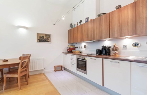 Southfield Apartment | Elegant 1-Bed Apartment with Balcony in Shepherd's Bush