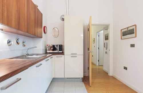 Southfield Apartment | Elegant 1-Bed Apartment with Balcony in Shepherd's Bush