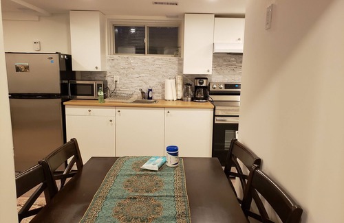 Richmond Hill Apartment | Inviting 1 Bed + Den Basement Apartment with Lake View