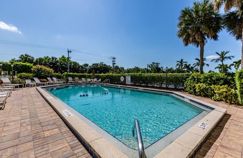 Marco Island Condo | Beachfront Retreat with Ocean View & Spa - Perfect for Families
