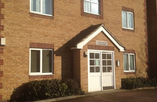 Higham Hill Apartment | Charming 1 Bedroom Retreat with Kitchen & Breakfast Included
