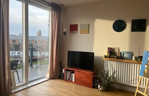 Shacklewell Apartment | Beautiful 1 bedroom flat with a balcony in vibrant east london
