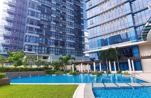 Makati Condo | Cozy 1 Bedroom Unit in BGC with Pool and Pet-Friendly Options