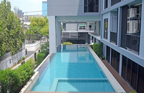 Khlong Tan Nuea Apartment | Elegant 1 BR Deluxe Retreat in Ekkamai Soi 19