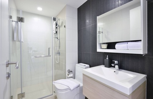 Khlong Tan Nuea Apartment | Elegant 1 BR Deluxe Retreat in Ekkamai Soi 19