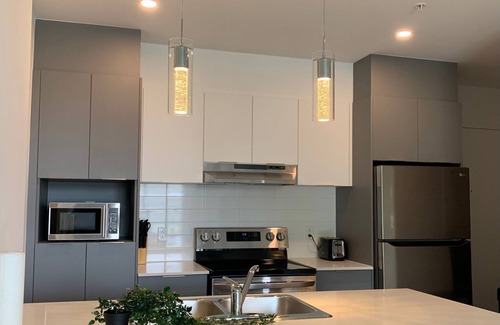 Saint-Laurent Condo | Modern 1-Bedroom Condo with Indoor Pool and Gym Access