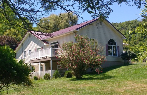 Lewisburg House | Idyllic 100+ Acre Farm Near Downtown Lewisburg, WV