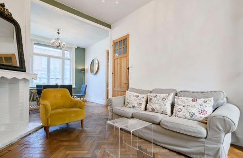 Lambersart Apartment | Inviting 1900 House with Garden & Family-Friendly Amenities