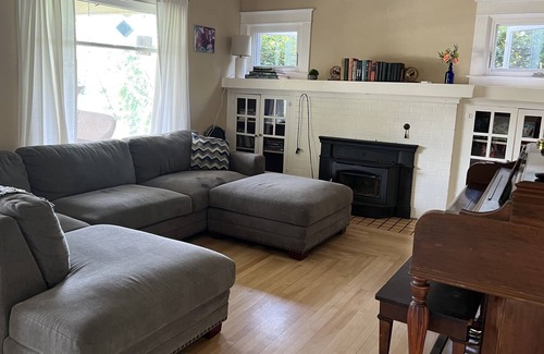 Roseburg House | Charming 1920 Craftsman Bungalow with Spa and Pet-Friendly Amenities