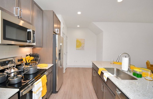 Spring Apartment | Inviting 1BD Apartment with Pool View for Your Getaway