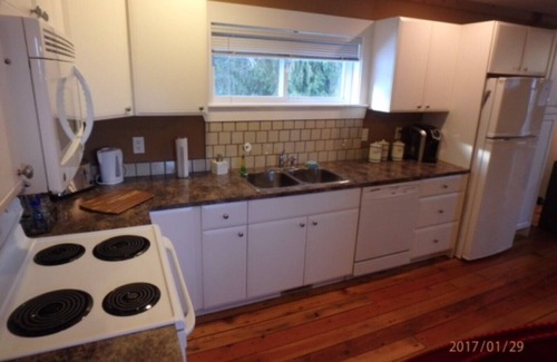 Sorrento House | Top-Rated 1-Bedroom Suite Near Scenic Shuswap Lake