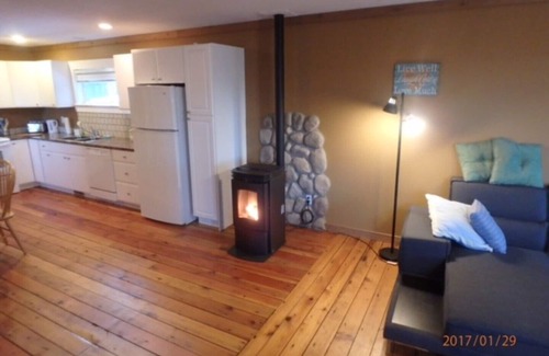 Sorrento House | Top-Rated 1-Bedroom Suite Near Scenic Shuswap Lake