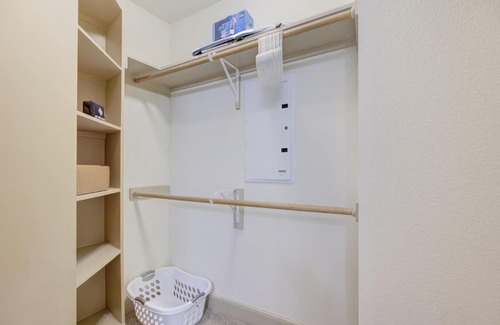 Texas Medical Center Apartment | Inviting 1Br Retreat: Pool, Wi-Fi & Pet Friendly Stay