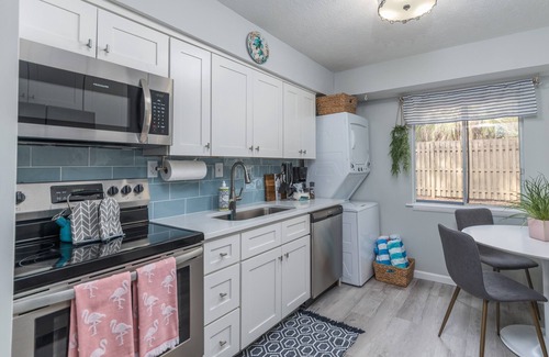 Hilton Head Island Condo | Prime 2-Bedroom Oasis Steps from Beach & Heated Pool