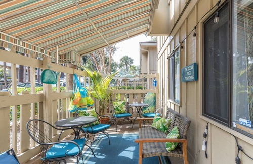Hilton Head Island Condo | Prime 2-Bedroom Oasis Steps from Beach & Heated Pool