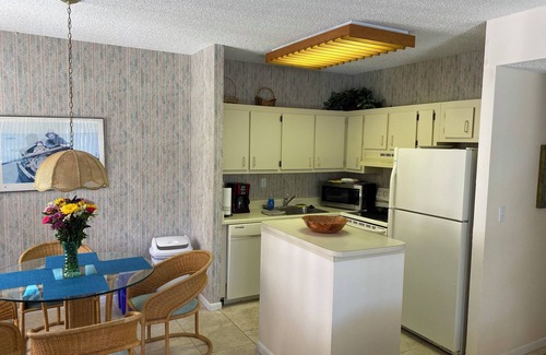 Jupiter Bay Villa | Guest Rated 9.8: 2 Bedroom Jupiter Bay Villa Near Beach