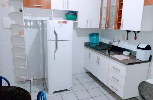 Praia do Morro Apartment | Oceanfront Escape: 100m to Beach with Spa & Kitchen