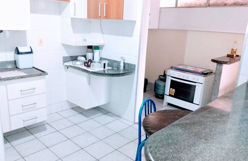 Praia do Morro Apartment | Oceanfront Escape: 100m to Beach with Spa & Kitchen
