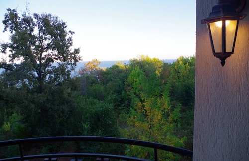 Obzor Apartment | Seaview Apartment at The Cliff with Pool and Spa Access