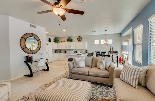 Springfield House | Stylish 2-Bedroom Retreat in Springfield Chandler Community