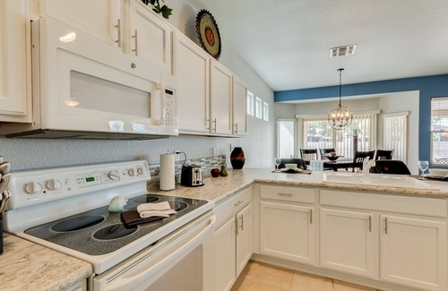 Springfield House | Stylish 2-Bedroom Retreat in Springfield Chandler Community