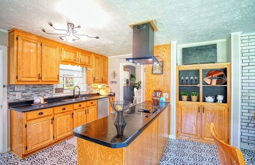 Covington Cottage | Cozy Covington Cottages: Family-Friendly & Fully Equipped